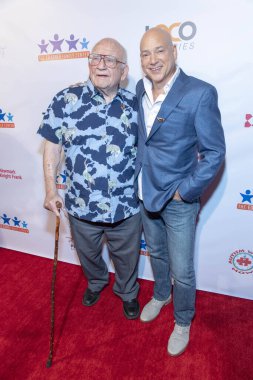 Ed Asner, Evan Handler 8 Eylül 2018 'de PLAYA Stüdyosunda düzenlenen 6. Geleneksel Ed Asner & Friends Poker Turnuvası Ünlüler Gecesi' ne katıldı.