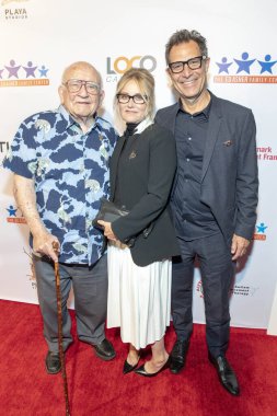 Ed Asner, Maureen McCormick ve Michael Cummings 8 Eylül 2018 'de PLAYA Studiyos, Culver City, Kaliforniya' da düzenlenen 6. Ed Asner & Friends Poker Turnuvası Ünlüler Gecesine katıldılar.