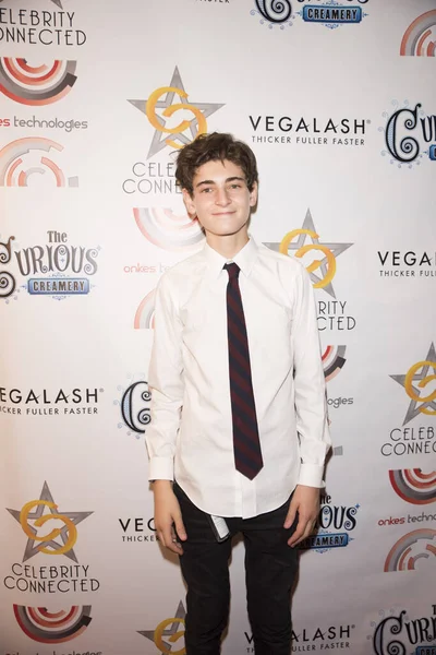 David Mazouz Chega Celebrity Connected 2016 Luxury Gifting Suite Tapete — Fotografia de Stock