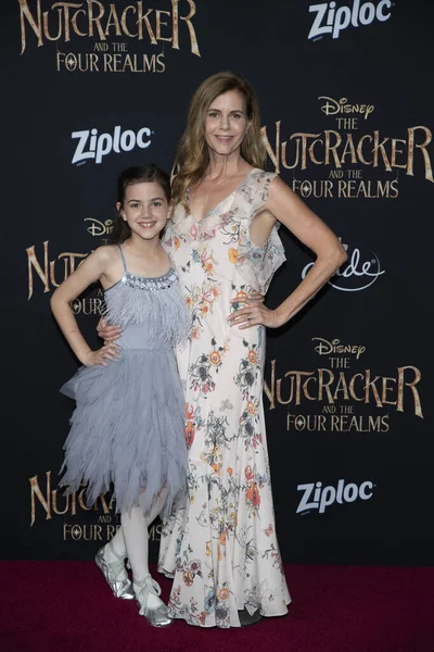 2018 Abby Ryder Fortson Christie Lynn Smith Attend Disneys Nutcracker — 스톡 사진