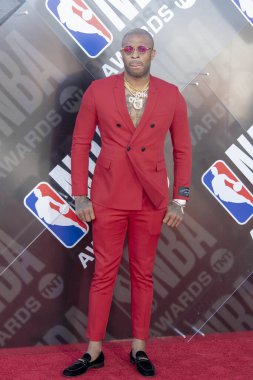 P. J. Tucker 25 Haziran 2018 'de Barker Hanger, Santa Monica, Kaliforniya' dan 2018 NBA Ödül Töreni 'ne katıldı.