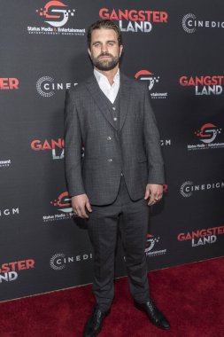 Milo Gibson, 29 Kasım 2017 'de Mısır Tiyatrosu, Hollywood, Kaliforniya' daki Gangster Land Prömiyerine katıldı.