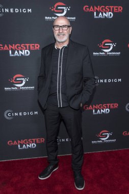 Tom Noga, 29 Kasım 2017 'de Mısır Tiyatrosu, Hollywood, Kaliforniya' da Gangster Arazisi Prömiyerine katılır.