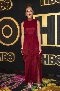 Lili Simmons, 17 Eylül 2018 'de Los Angeles' taki The Plaza at the Pacific Design Center, Kaliforniya 'daki 70. Primetime Emmy Ödülleri' nin ardından HBOS Post Ödül Töreni 'ne katılıyor. 