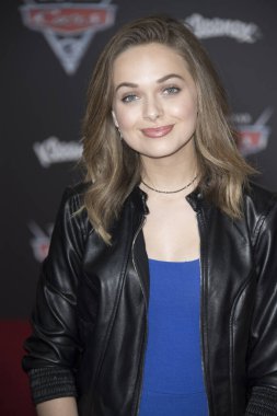 Alyssa Jirrels, 10 Haziran 2017 'de Anaheim Kongre Merkezi, Anaheim, CA' da Disney Pixars 3 'ün Dünya Başbakanına katılıyor.. 