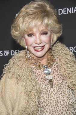 Ruta Lee, DENIAL ARCHITECTS of Genocide Reddedilen Soykırım Devam Ediyor adlı yeni belgesel filminin Batı Yakası Prömiyeri 'ne katıldı.. 