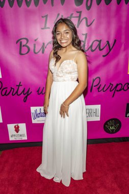 Lani James, 15 Haziran 2018 'de Los Angeles' taki Yüksek Görüş Kilisesi 'ndeki Çölyak Hastalıkları Vakfı yararına Jillian Estell' in Kırmızı Halı Doğum Günü Partisi 'ne katıldı.