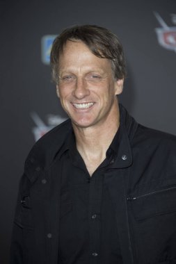 Tony Hawk, 10 Haziran 2017 'de Anaheim Kongre Merkezi, Anaheim, CA' da Disney Pixars Cars 3 'ün dünya başkanına katılmaktadır.. 