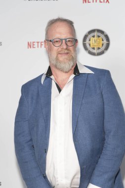 Robert Hilton 7 Nisan 2018 'de Alex Theatre, Glendale' de düzenlenen 5. Geleneksel Konum Yöneticileri Birliği Uluslararası Ödülleri 'ne katıldı.