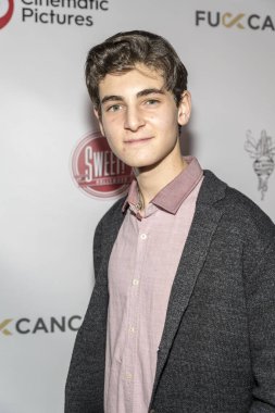 David Mazouz kitap tanıtımına katılıyor. 2, 2 Aralık 2017 'de Los Angeles, Kaliforniya' daki Sinemacılar Grubu Galerisi 'nde.