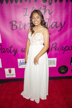 Lani James, 15 Haziran 2018 'de Los Angeles' taki Yüksek Görüş Kilisesi 'ndeki Çölyak Hastalıkları Vakfı yararına Jillian Estell' in Kırmızı Halı Doğum Günü Partisi 'ne katıldı.