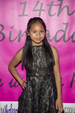 Gen Lutkus, 15 Haziran 2018 'de Los Angeles' taki Yüksek Görüş Kilisesi 'ndeki Çölyak Hastalıkları Vakfı yararına Jillian Estell' in Kırmızı Halı Doğum Günü Partisi 'ne katıldı.