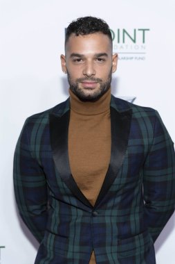 Johnny Sibilly, 13 Ekim 2018 'de Beverly Hilton Hotel, Kaliforniya' daki Los Angeles 2018 galasına katılıyor.