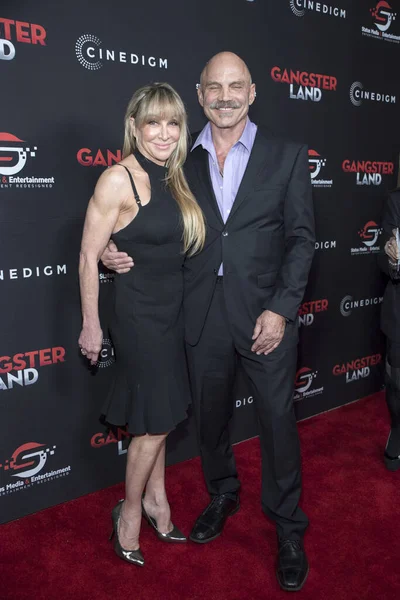 Patrick Kilpatrick ve eşi, 29 Kasım 2017 'de Mısır Tiyatrosu, Hollywood, Kaliforniya' da Gangster Land Prömiyeri 'ne katıldı.