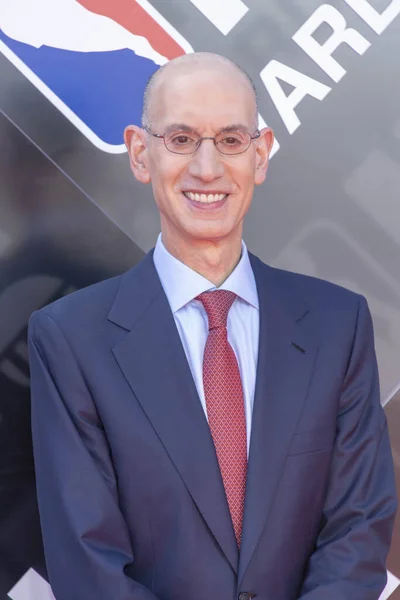 Adam Silver 25 Haziran 2018 'de Barker Hanger, Santa Monica, Kaliforniya' dan 2018 NBA Ödül Töreni 'ne katıldı.