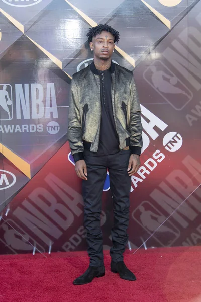 21 Savage, Barker Hanger, Santa Monica, Kaliforniya 'dan 2018 NBA Ödül Töreni' ne 25 Haziran 2018 'de katıldı.