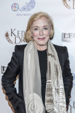 Holland Taylor 30 Kasım 2017 'de Regency Van Nuys Tesisi 16, Los Angeles, Kaliforniya' da Keplers Dream Premiere 'e katıldı. 