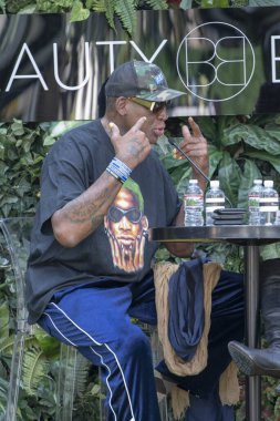 Dennis Rodman, Jennifer Cohen 'in 10 Mart 2019' da Westfield Century City, Los Angeles, CA 'da Dennis Rodman ile yaptığı canlı yayın etkinliğine katılıyor.