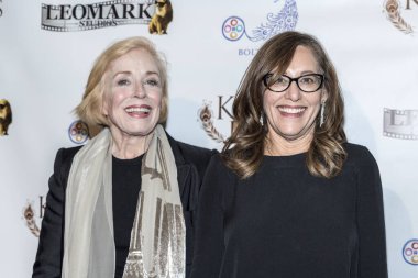 Holland Taylor ve Amy Glazer 30 Kasım 2017 'de Regency Van Nuys Tesisi 16, Los Angeles, Kaliforniya' da Keplers Dream Premiere 'e katıldı. 