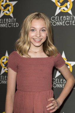 Brynn Rumfallo, 6 Mayıs 2017 'de W Hotel Hollywood, Los Angeles CA' da düzenlenen MTV Film ve TV Ödülleri onuruna verilen Ünlüler Bağlı Lüks Hediye Süitine katıldı.. 
