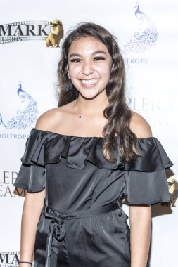 Esperanza Fermin, 30 Kasım 2017 'de Regency Van Nuys Tesisi 16, Los Angeles, Kaliforniya' da Keplers Dream Premiere 'e katılır. 