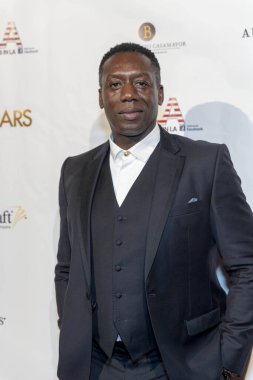 Hakeem Kae-Kazim, 21 Şubat 2019 'da Los Angeles' taki Renberg Tiyatrosu 'nda düzenlenen 12.