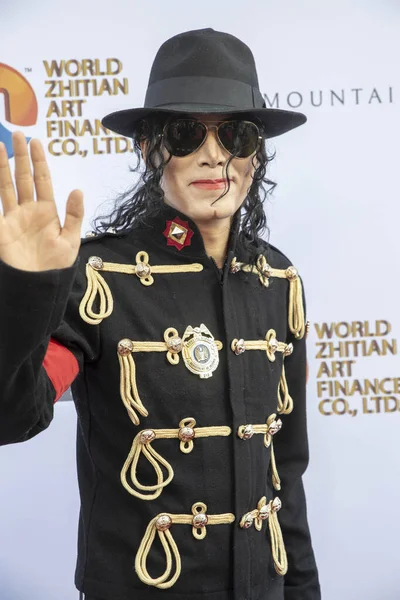 Jackson Wang-Michael Jackson 24 Şubat 2019 'da Los Angeles' taki The Hollywood Palladium 'da verilen 4. Geleneksel Roger Neal Oscar Ödül Töreni' ne katılıyor.