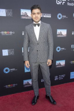 Beejan Land 12. Geleneksel Los Angeles Yunan Film Festivali Mükemmel Yabancılar galasına 10 Haziran 2018 'de Hollywood, Kaliforniya' daki Mısır Tiyatrosu 'nda katıldı.