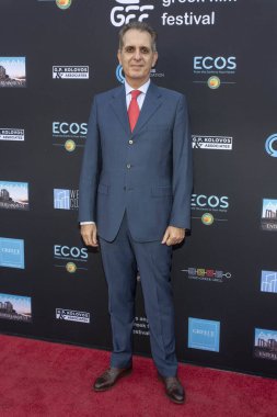 Yunanistan Başkonsolosu Gregory Karahalios, 6 Haziran 2018 'de Hollywood, Kaliforniya' daki Mısır Tiyatrosu 'nda 12. Geleneksel Los Angeles Yunan Film Festivali' nin 'Kaçakçılık Hendrix' galasına katıldı.