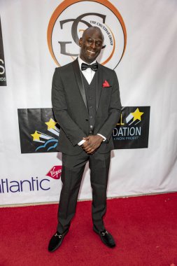 Duane Finley, 30 Eylül 2018 'de Alex Theatre, Glendale, Kaliforniya' da düzenlenen 2. Yıllık HAPAWARDS, Hollywood ve Afrika Prestijli Ödüllerine katıldı.