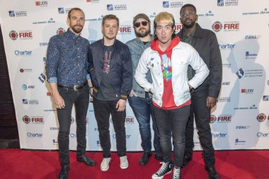 Plain White T 's, 28 Mart 2018' de Avalon Hollywood, Hollywood, CA 'da düzenlenen 5. Geleneksel Kaliforniya İtfaiye Vakfı Galasına katıldı.