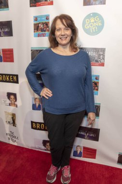 Mary Ostrow, Van Nuys / Reseda Elks Lodge, Los Angeles 'ta 25 Mayıs 2018' de düzenlenen FYC Us Underdog Emmy Gösteri ve Yardım Etkinliği 'ne katıldı.