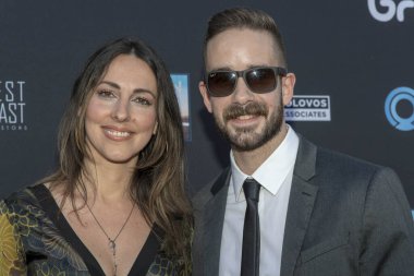 Elena Bagourdi, Jonathan Sweet 12. Geleneksel Los Angeles Yunan Film Festivali Mükemmel Yabancılar Prömiyeri 'ne 10 Haziran 2018' de Hollywood, Kaliforniya 'daki Mısır Tiyatrosu' nda katıldı.