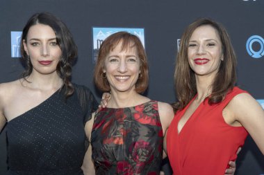 Abbie Lucas, Cherise Silvestri ve Billie Vee, 10 Haziran 2018 tarihinde Hollywood, Kaliforniya 'daki Mısır Tiyatrosu' nda düzenlenen 12. Geleneksel Los Angeles Yunan Film Festivali Mükemmel Yabancılar Prömiyeri 'ne katıldılar.
