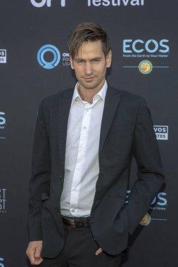 Victor Heliodor 12. Geleneksel Los Angeles Yunan Film Festivali 'nin galasına 6 Haziran 2018' de Hollywood, Kaliforniya 'daki Mısır Tiyatrosu' nda katıldı.