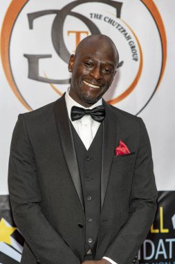 Duane Finley, 30 Eylül 2018 'de Alex Theatre, Glendale, Kaliforniya' da düzenlenen 2. Yıllık HAPAWARDS, Hollywood ve Afrika Prestijli Ödüllerine katıldı.