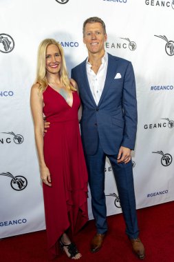 Crystal Fambrini, Stephen Van Roekel 6 Ekim 2018 tarihinde Los Angeles, Kaliforniya 'daki Spectra, Pasifik Tasarım Merkezi' nde 2018 Geanco Vakfı Hollywood galasına katıldı.