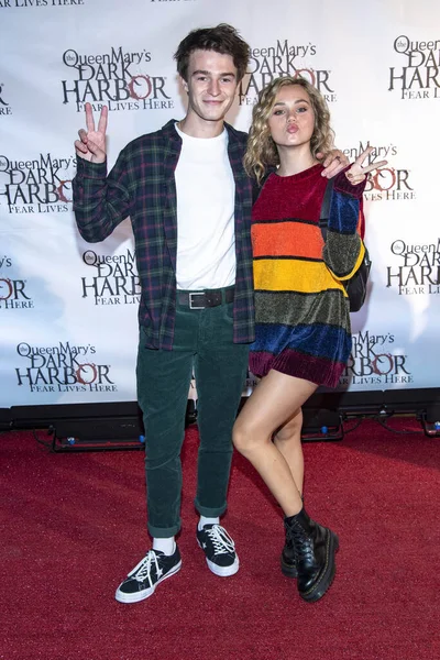 Dylan Summerall Brec Bassinger Zúčastní 2018 Queen Mary Dark Harbor — Stock fotografie