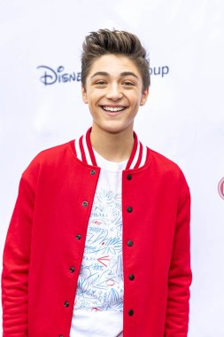 Asher Angel 6 Ekim 2018 'de Los Angeles, Kaliforniya' daki The Historical Adobe 'da 9. TJ Martell Vakfı' nın Los Angeles Aile Günü 'ne katıldı.