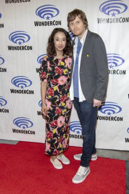 Maurissa Tancharoen, Jed Whedon 2019 WonderCon 'a katıldı. Sezon 6 - Basın Odası, Anaheim, CA 30 Mart 2019.
