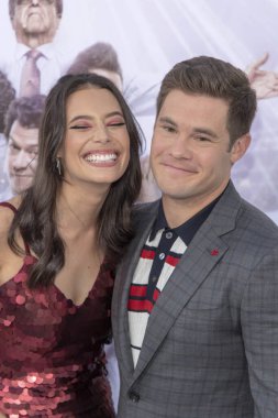 Adam Devine, Chloe Bridges 25 Temmuz 2019 'da Paramount Studious, Los Angeles' ta HBO 'nun 