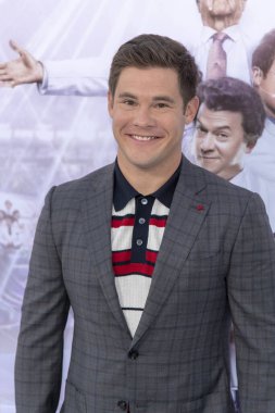 Adam Devine, 25 Temmuz 2019 'da Paramount Stüdyoları, Los Angeles' taki 