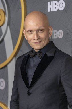 Anthony Carrigan, 22 Eylül 2019 tarihinde Los Angeles Pasifik Tasarım Merkezi 'nde HBO' nun Post Emmy Ödülü Resepsiyonuna katıldı.