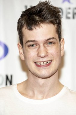 Liam James, 30 Mart 2019 'da Sony Pictures Television' ın 