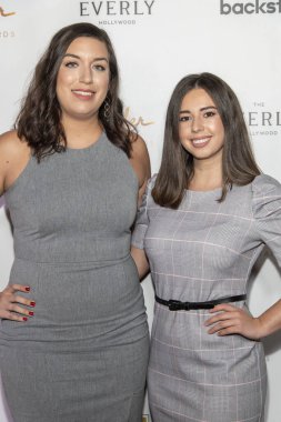 Julie Castro ve Jessica Horrigan, 7 Kasım 2019 'da Taglyan Kompleksi' nde Yetenek Yöneticileri Derneği tarafından sunulan 15.