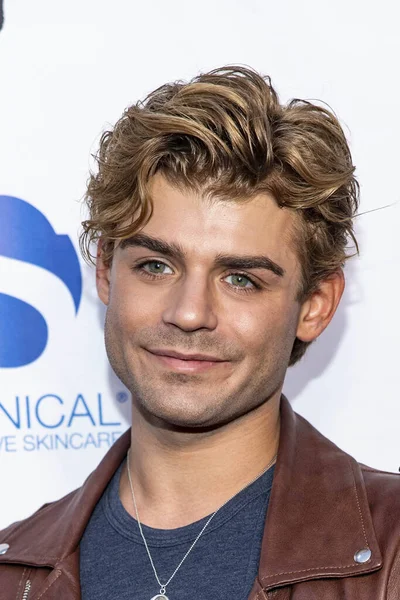 Garrett Clayton Participa 18Th Annual Les Girls Historical Adobe Avalon — Fotografia de Stock