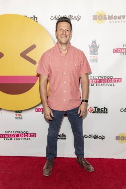 Geoffrey Kennedy 20 Nisan 2019 'da TCL Çin Tiyatrosu 6, Hollywood, CA' da 2019 Hollywood Kısa Komedi Film Festivali 'ne katıldı.