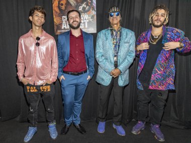 Max Loui $, Drake Cummings, Dr. Chill, Daze DaVinci 14 Eylül 2019 'da The Industry Loft, Los Angeles' ta Stacy Poitras 'ın Sanat Galerisi Sergisi 