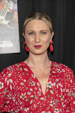 Lara Clear, 14 Eylül 2019 'da Los Angeles' taki The Industry Loft 'ta Stacy Poitras' ın 