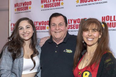 Melody Lane Ward, Burt Ward, Tracy Posner, 13 Kasım 2018 'de Hollywood Müzesi, Losa Angeles, CA' da 